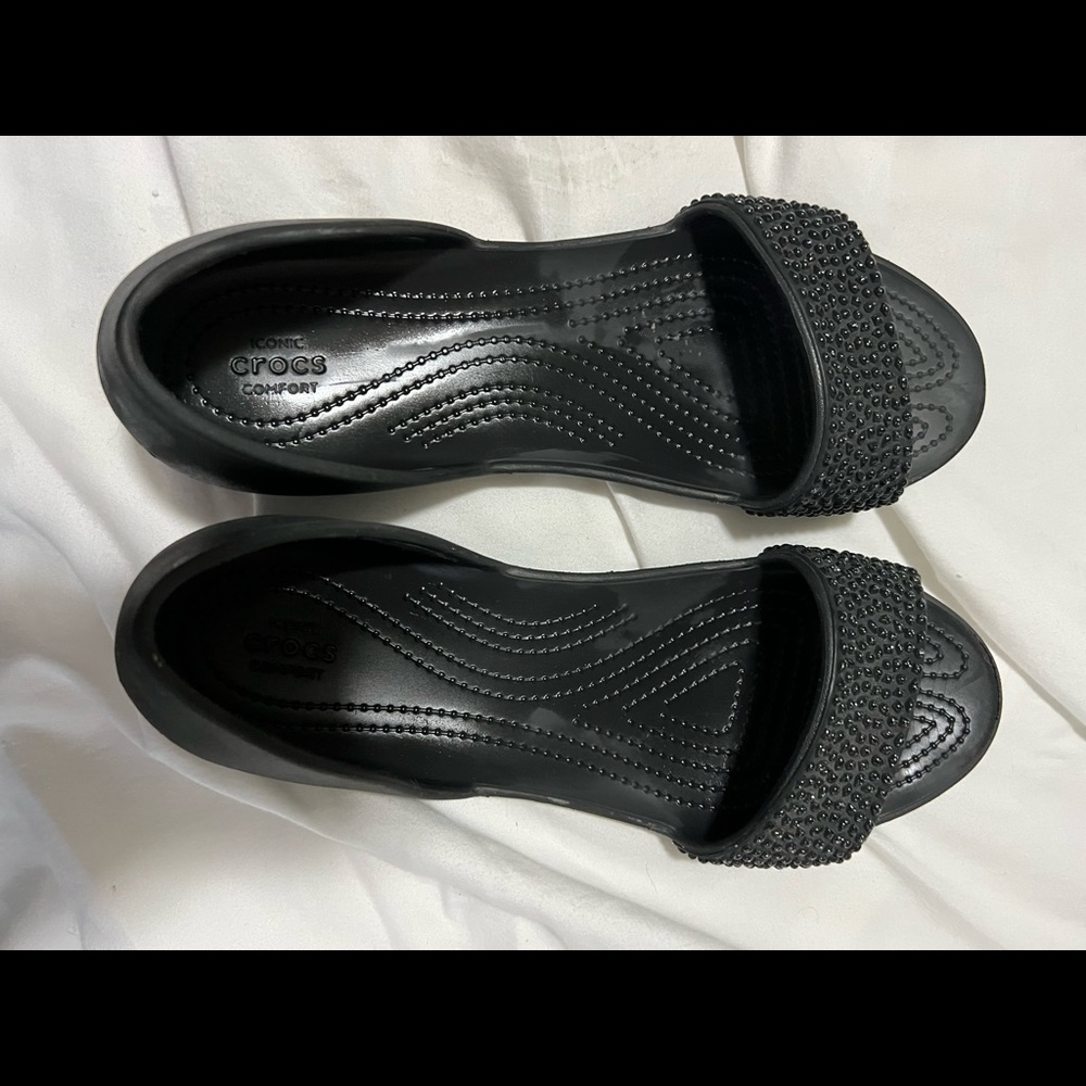 Size 10 black beaded crocs sandals